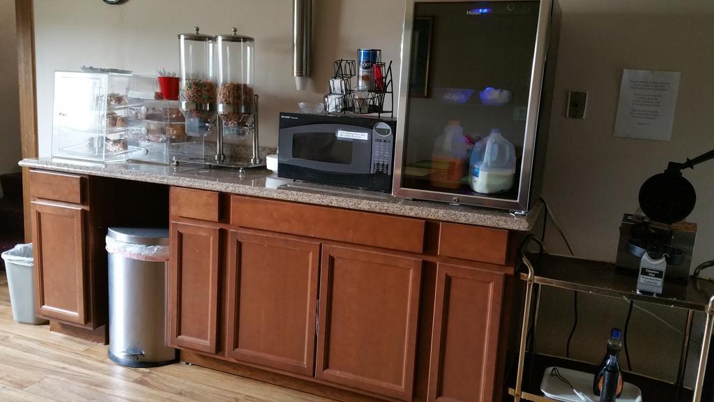 Rodeway Inn Mitchell Εξωτερικό φωτογραφία