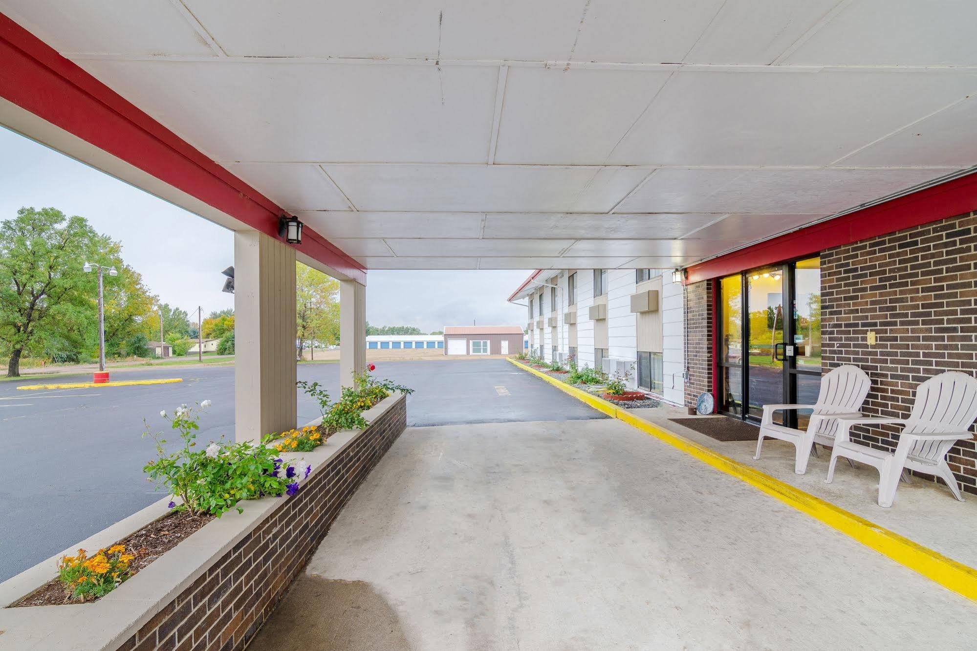 Rodeway Inn Mitchell Εξωτερικό φωτογραφία